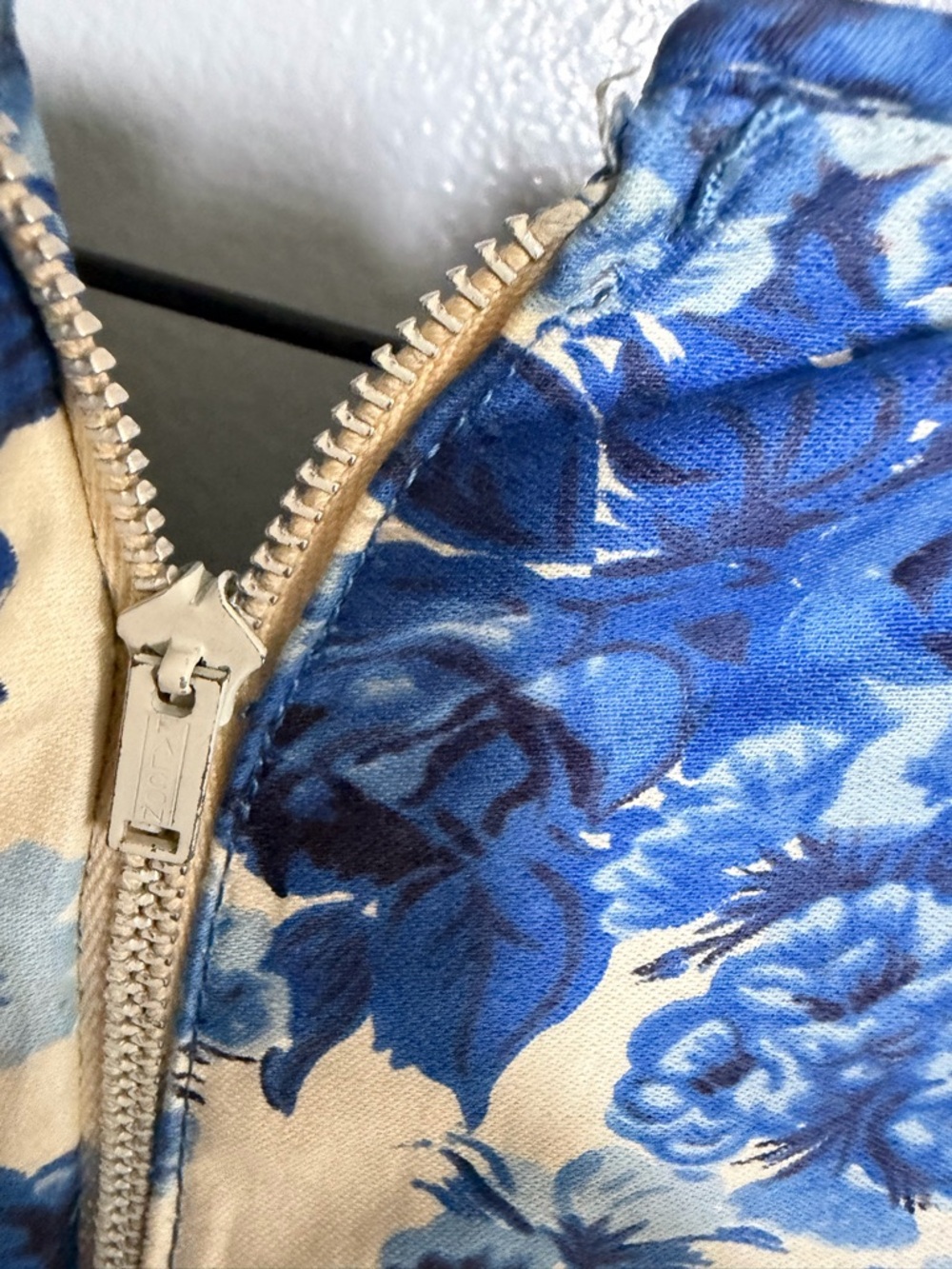 Vtg 50’s GiGi Young Blue Floral V-Neck Sheath Swing Dress 8 - Picture 6 of 8